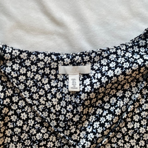 Black and white floral daisy Zara long sleeve blouse - Picture 3 of 8